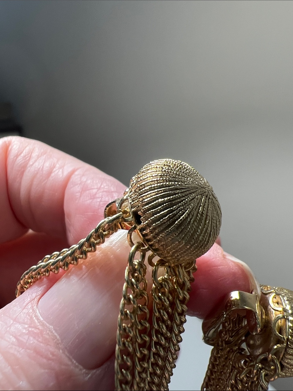 Golden Chain Tassel Dome Clip-On Earrings - Vintage - Picture 6 of 13
